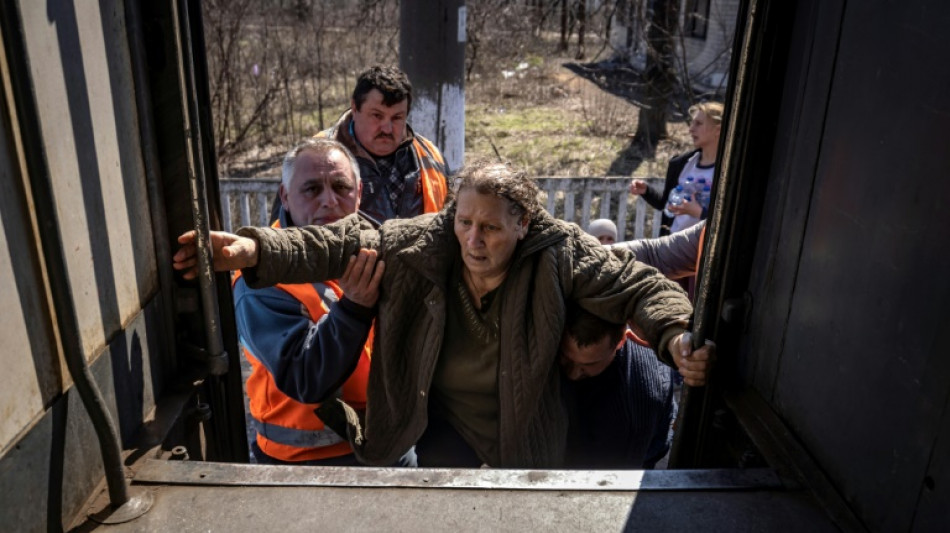 Evacuaciones bajo las bombas en el este de Ucrania