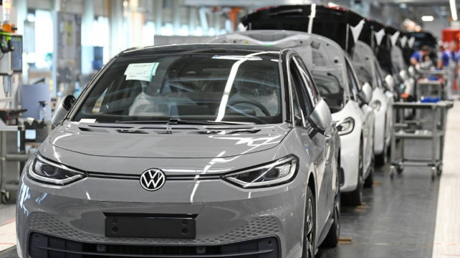 As electric shift stalls, Volkswagen weighs up savings