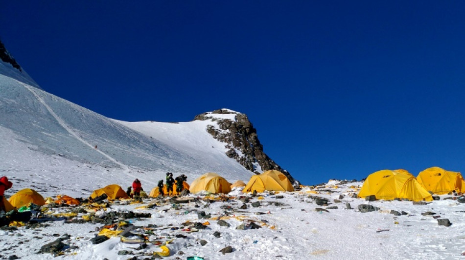 Recycler les déchets de l'Everest, le pari perché d'étudiants français