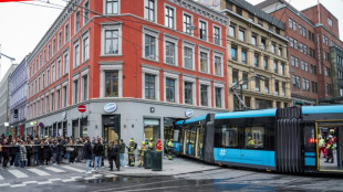 Vermutlich zu schnell unterwegs: Straßenbahn kracht in Geschäft in Oslo