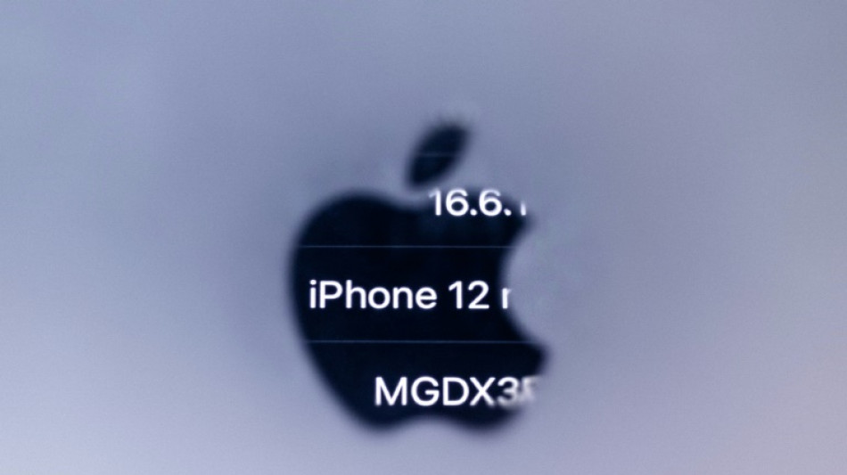 Retrait de l'iPhone 12: entre la France et Apple, de la friture sur les ondes