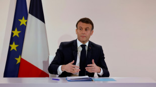 Macron will Bildschirmzeit für Kinder begrenzen und Schuluniformen einführen