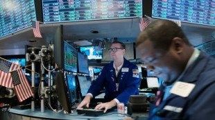 Wall Street ouvre en baisse, consolide après un automne ensoleillé