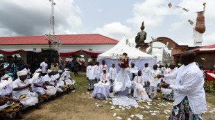 Au Nigeria, la traditionnelle "douche de billets" dans le collimateur des autorités