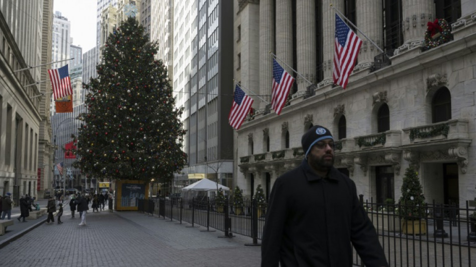 Wall Street termine en léger retrait une année 2023 euphorique