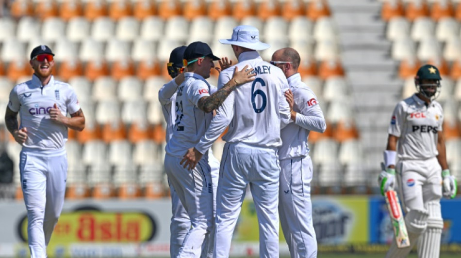  Pakistan 79-2 at lunch in second England Test after Leach strikes 