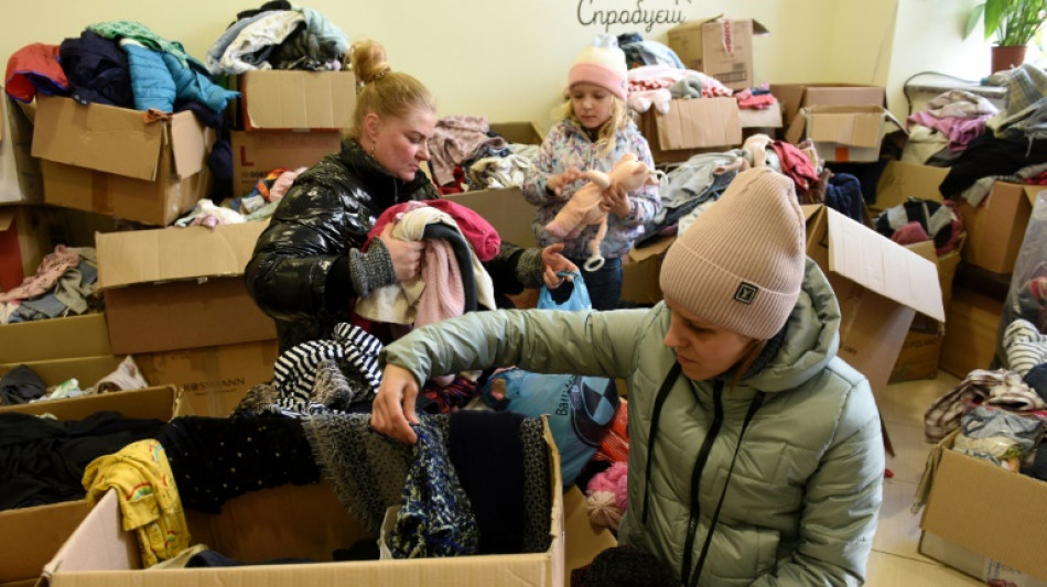 A Lviv, loin de chez eux, des déplacés ukrainiens à la recherche de vêtements