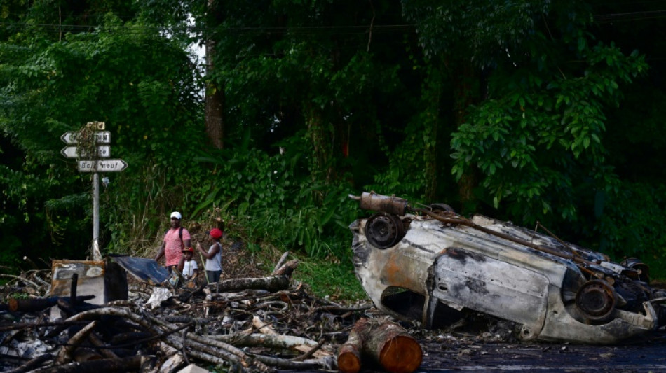 Couvre-feu prolongé en Martinique, les négociations contre la vie chère au point mort