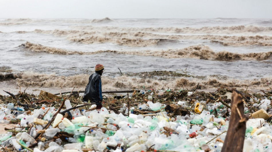 Ciudad sudafricana de Durban intenta volver a la normalidad tras inundaciones históricas