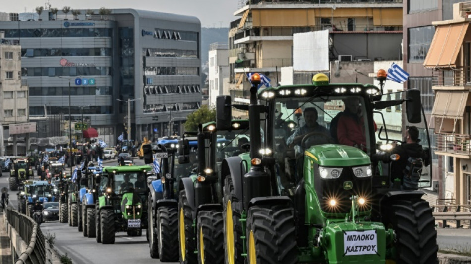 Protestierende griechische Bauern auf dem Weg nach Athen