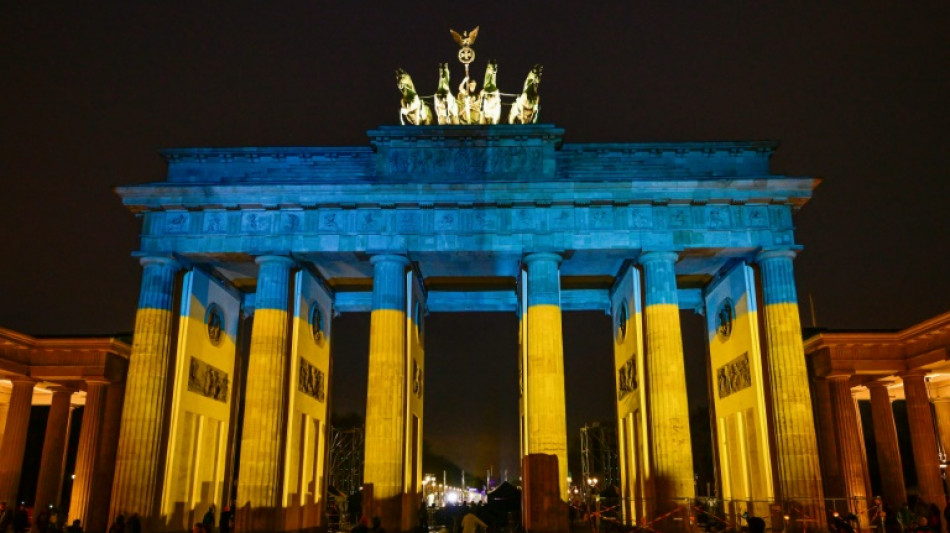 Kundgebung am Brandenburger Tor gegen russischen Angriffskrieg gegen Ukraine