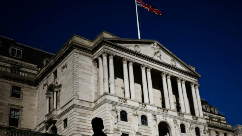 As election looms, BoE set to sit tight on UK rate