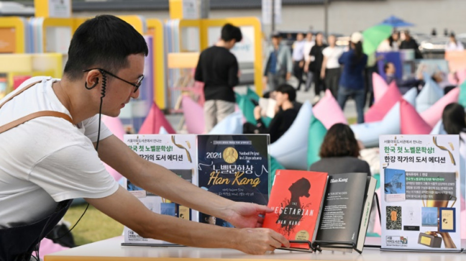 Han Kang vende mais de um milhão de livros na Coreia do Sul após vencer o Nobel