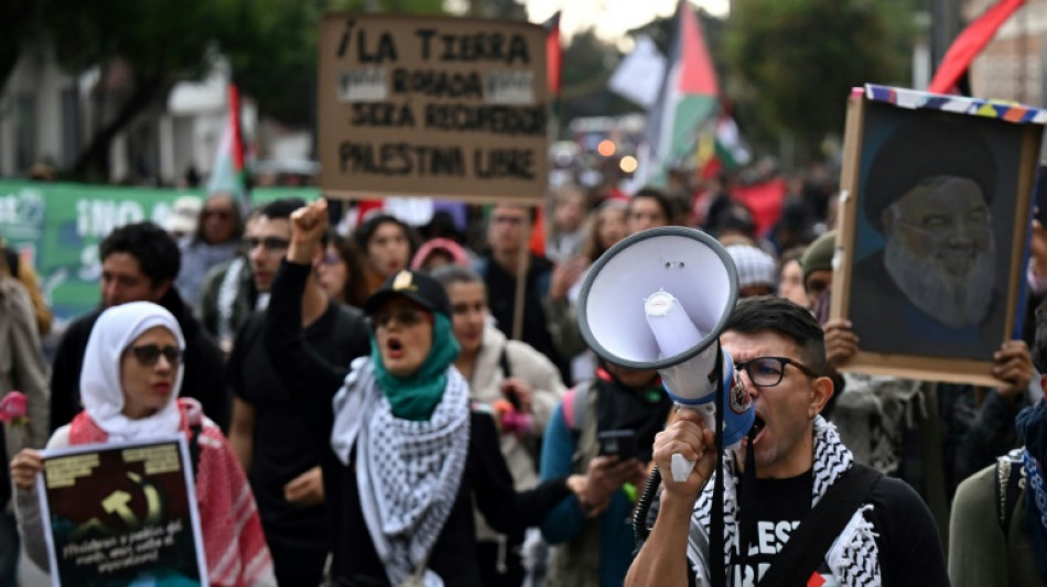  Distúrbios em frente à embaixada dos EUA em Bogotá em manifestação pró-palestinos 