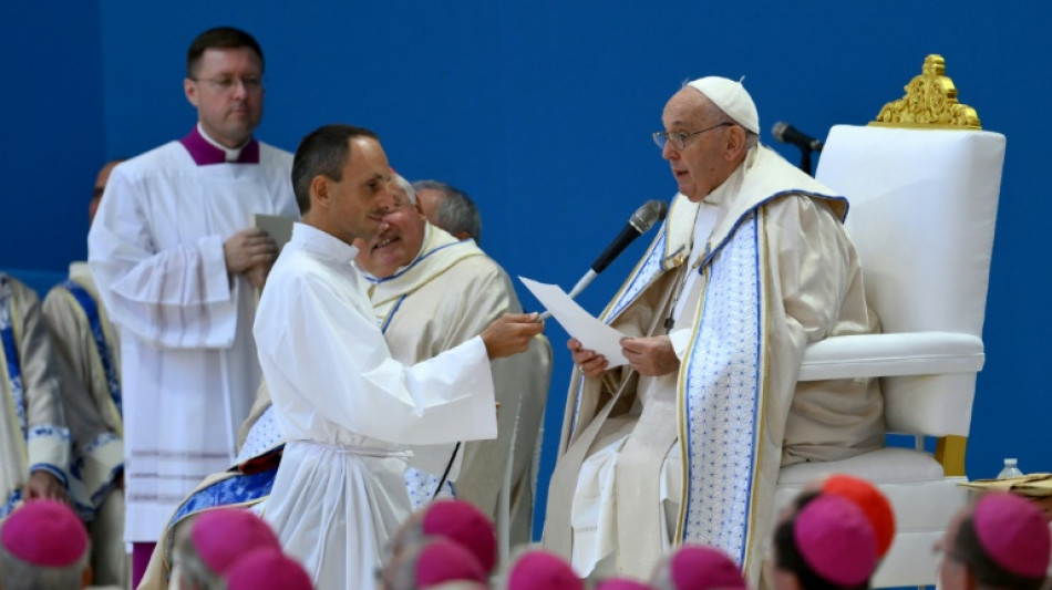 A Marseille, le pape conclut un voyage consacré aux migrants par une messe géante