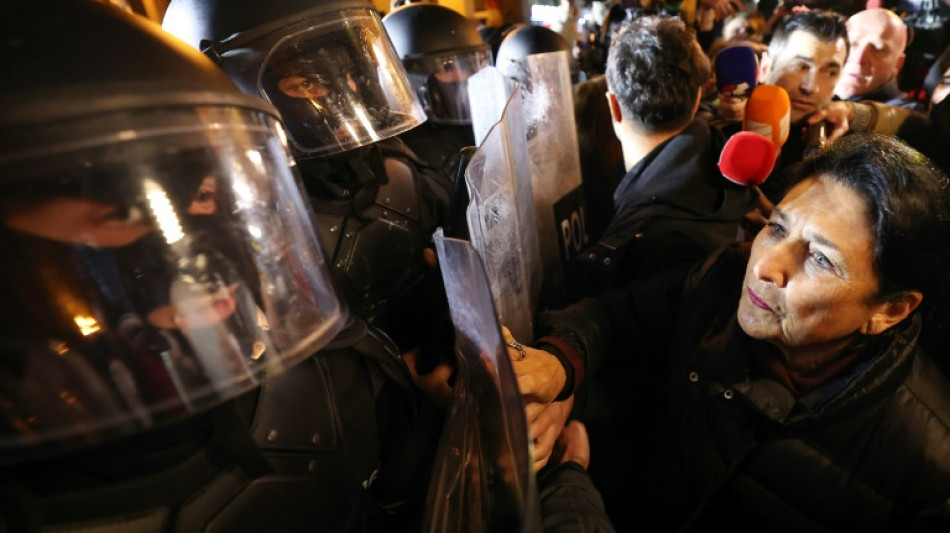 Géorgie: la police tire des gaz lacrymogènes contre des manifestants pro-UE