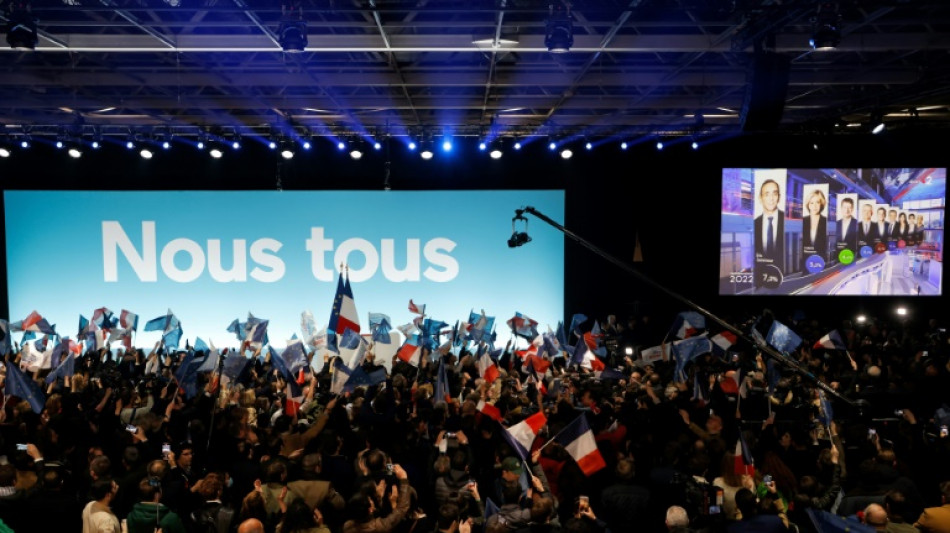 Liesse et immense soulagement dans le camp Macron, qui explose de joie à 20H00