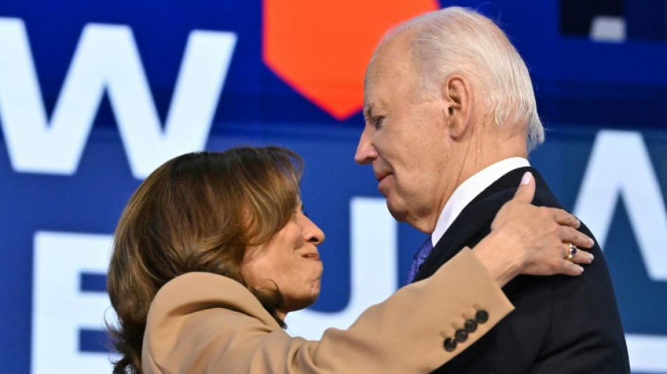 "Merci Joe!" Biden passe le flambeau à Harris sous les vivats et dans les larmes