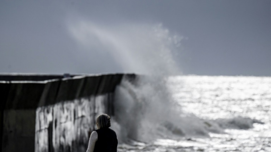 Tempête Louis: un automobiliste mort noyé, 90.000 foyers sans électricité