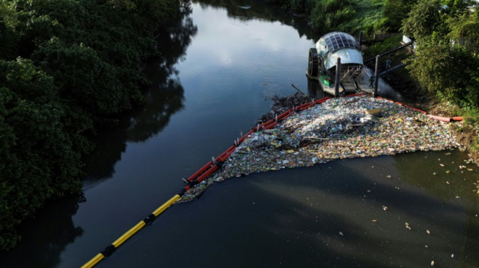 Wanda, la machine qui récupère les déchets flottants de Panama avant qu'ils ne gagnent l'océan