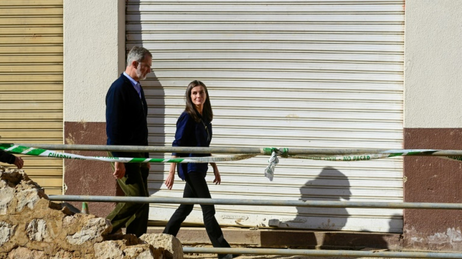  Le roi et la reine d'Espagne applaudis à leur retour dans les zones touchées par les inondations 