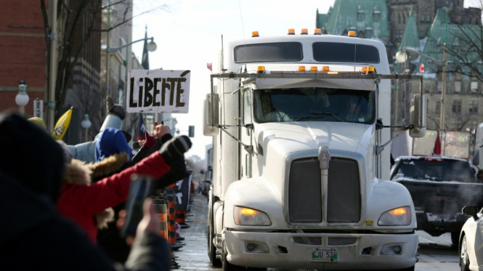  Hundreds of truckers pour into Ottawa to protest vaccine requirements 