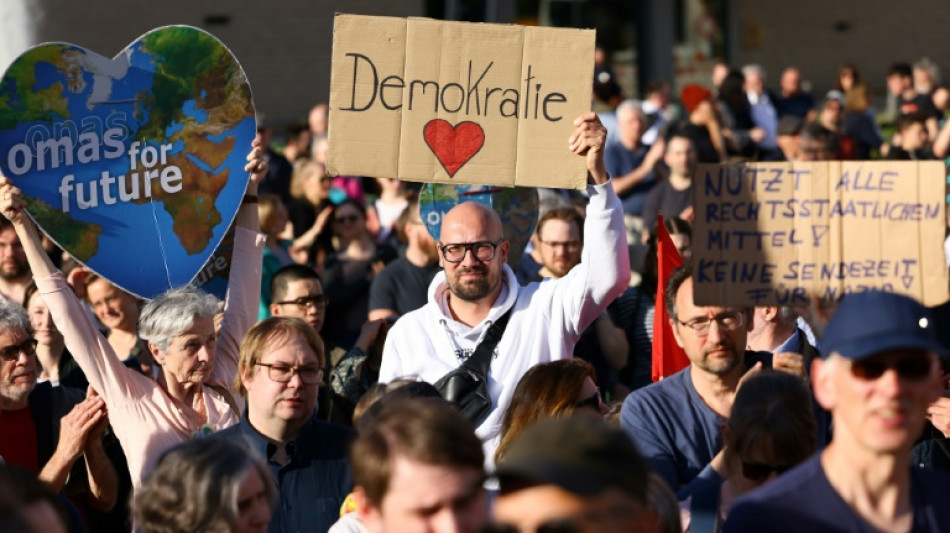 Solidaritätskundgebungen in Berlin und Dresden nach Angriff auf SPD-Politiker Ecke