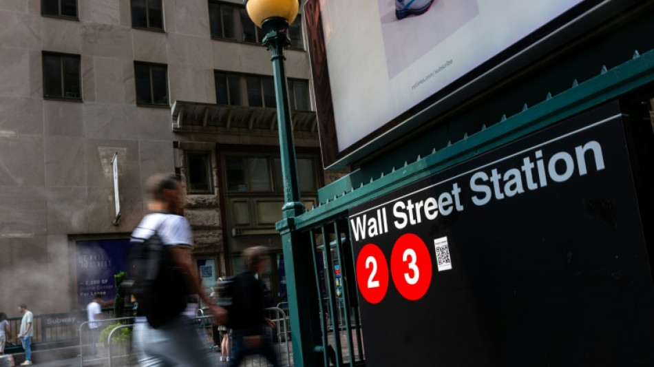 Wall Street ouvre proche de l'équilibre; l'emploi se dégrade, mais modérément