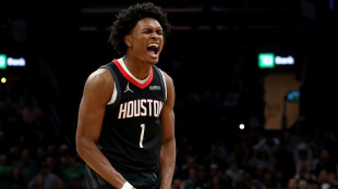 NBA: Houston boxe en poids lourds, un carton pour Davis