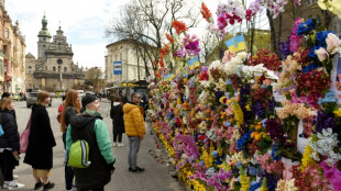 A Lviv, un mur de fleurs en hommage aux Ukrainiens tués