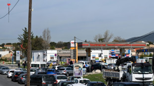 Grèves: pénuries de carburants dans l'Ouest, inquiétude pour le kérosène dans les aéroports parisiens