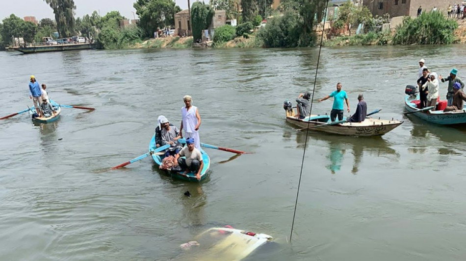 Al menos 10 muertos en Egipto al precipitarse un bus desde un transbordador al Nilo