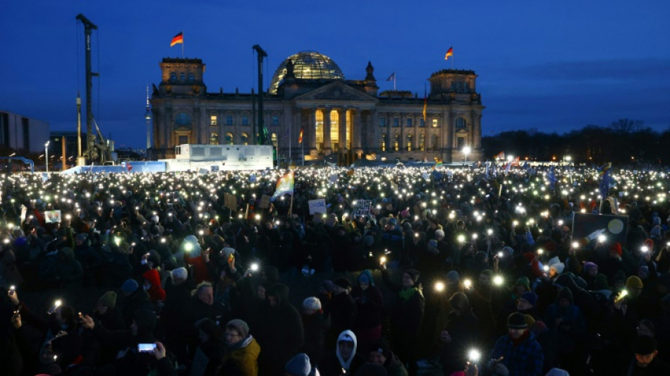 Umfrage: AfD verliert an Zuspruch - Große Aufmerksamkeit für Demos gegen rechts