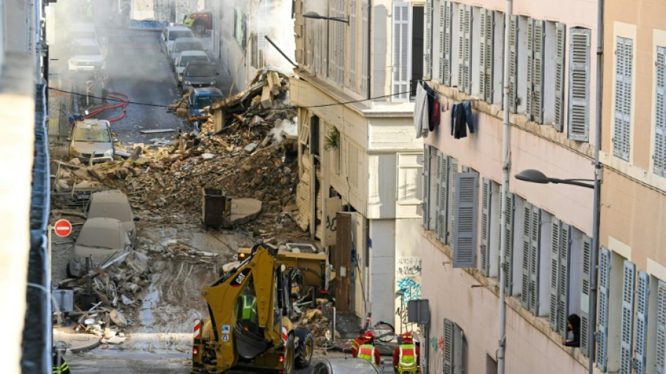 Course contre la montre dans l'immeuble effondré à Marseille, crainte d'un lourd bilan