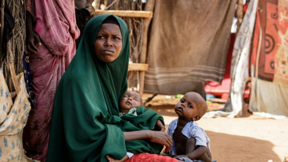 Refugiados somalíes que huyeron de la sequía y la violencia piden ayuda en Kenia