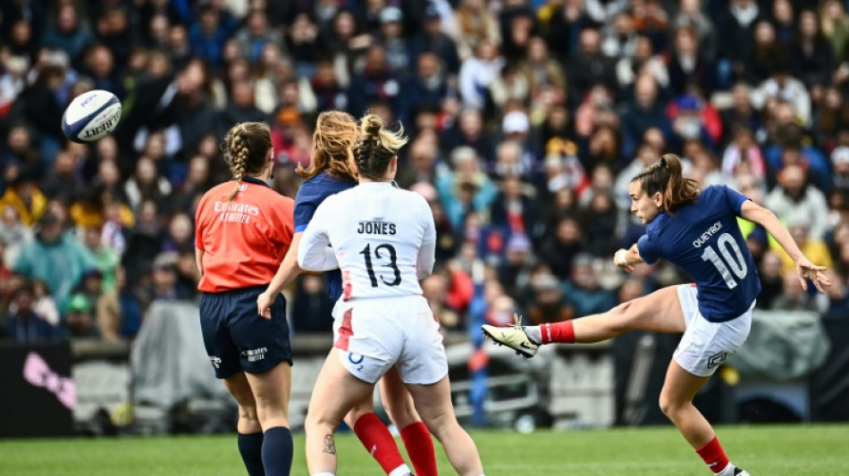 Six nations féminin: les Bleues en progrès mais encore loin des Anglaises