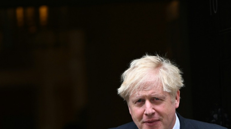 Boris Johnson se bat pour son poste après des démissions dans son gouvernement