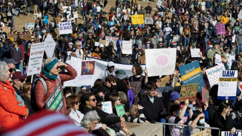 Forscher und Studenten protestieren in den USA gegen Trumps Kürzungen