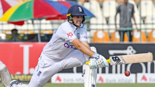 Record-breaking Root hits hundred as England power to 351-3