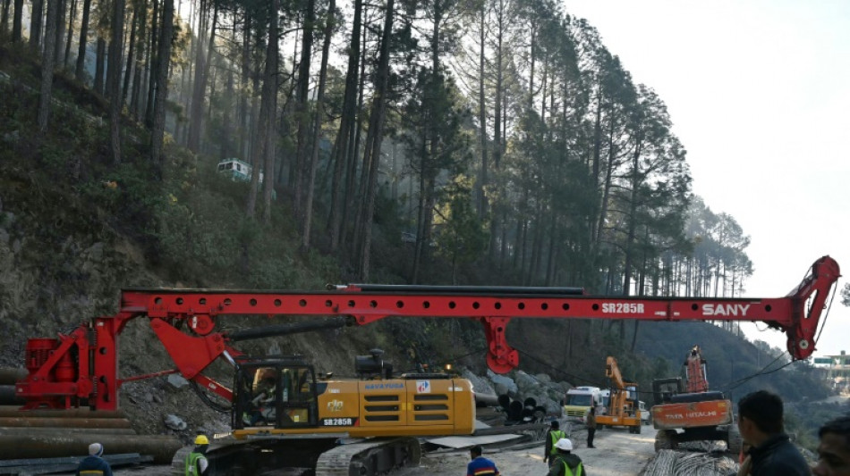 Inde: nouvel obstacle à neuf mètres des 41 ouvriers piégés dans un tunnel