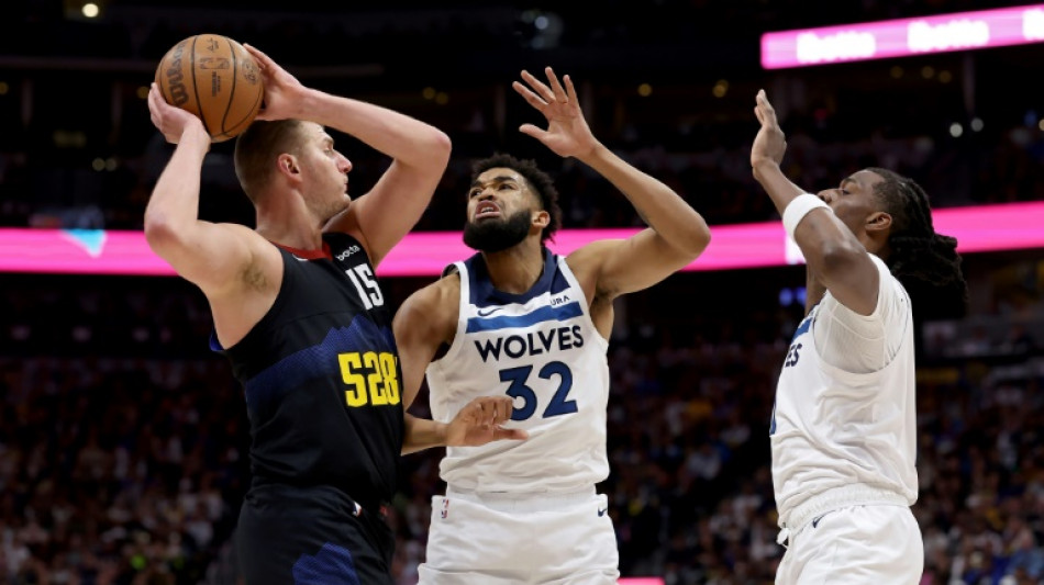 Play-offs NBA: Minnesota étouffe Denver, Brunson reste bouillant